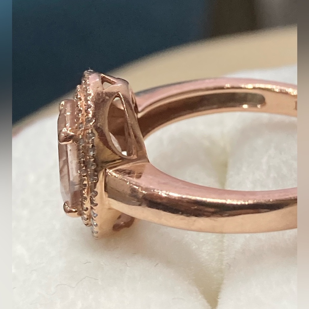 SOLD ✅.  14k Gold Oval Morganite and diamond Halo Ring - Picture 11 of 13